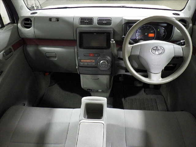 TOYOTA PIXIS SPACE 2012