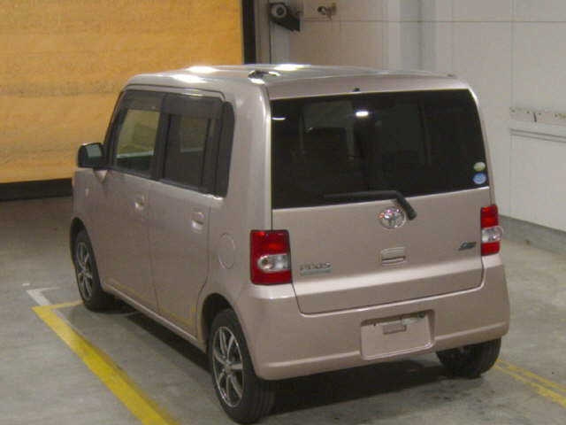 TOYOTA PIXIS SPACE 2012