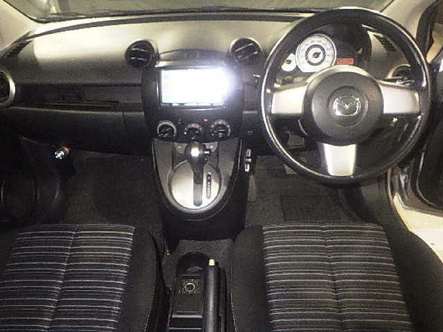 MAZDA DEMIO 2010
