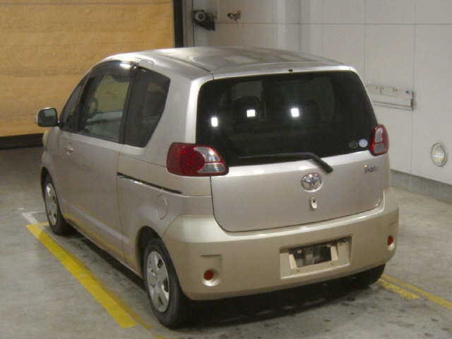 TOYOTA PORTE 2009