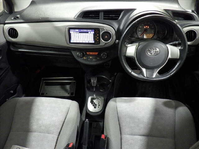 TOYOTA VITZ 2012