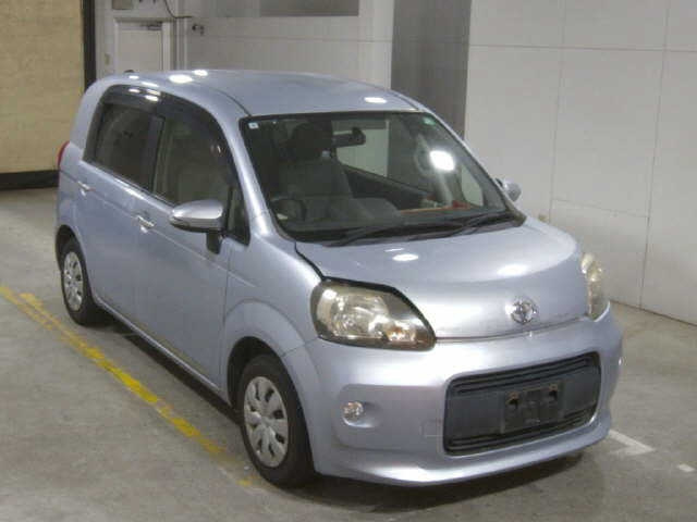TOYOTA PORTE 2013