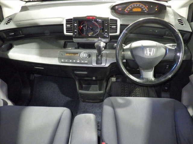 HONDA FREED 2009