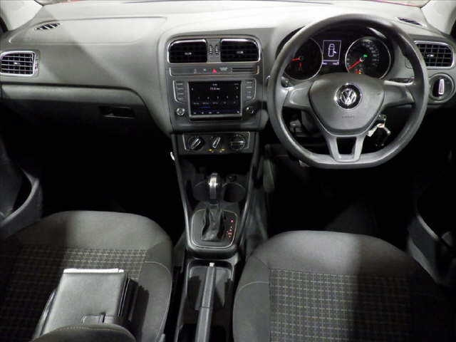 VOLKSWAGEN POLO 2016