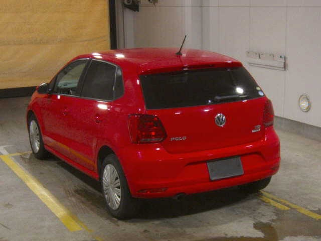 VOLKSWAGEN POLO 2016