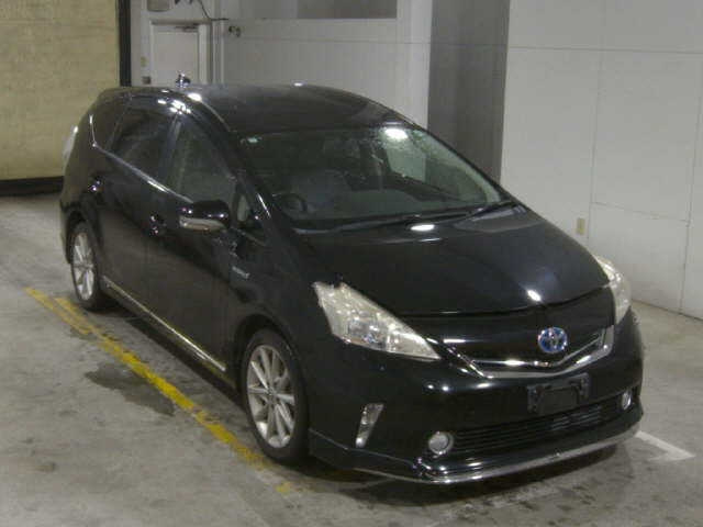 TOYOTA PRIUS ALPHA 2011