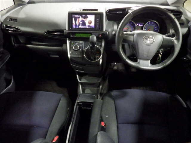 TOYOTA WISH 2013