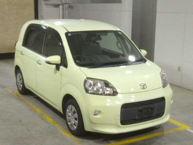 TOYOTA PORTE 2013