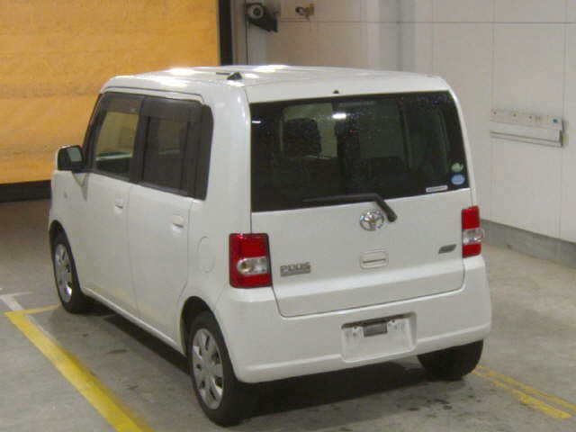 TOYOTA PIXIS SPACE 2012