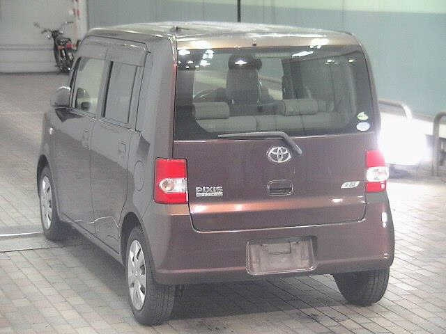 TOYOTA PIXIS SPACE 2012