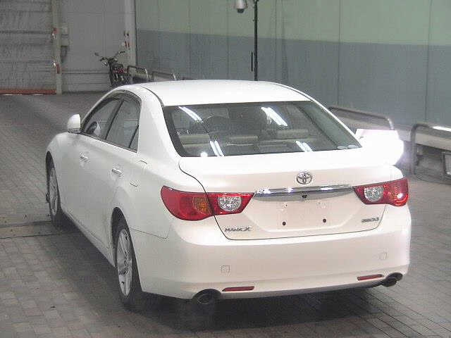TOYOTA MARK X 2010