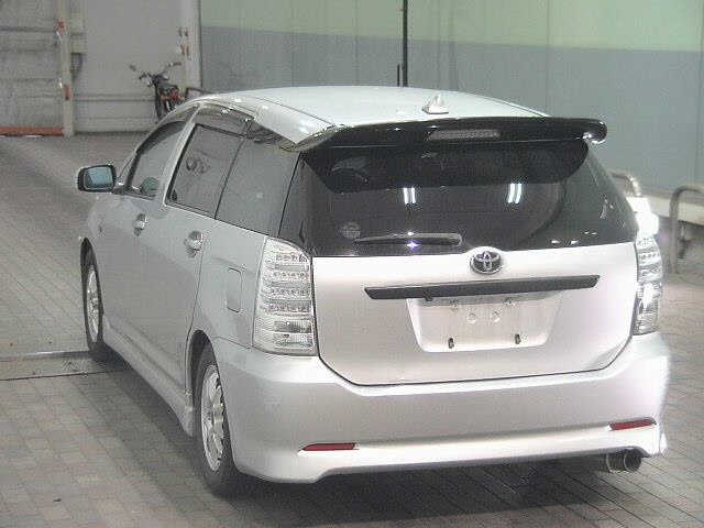 TOYOTA WISH 2008
