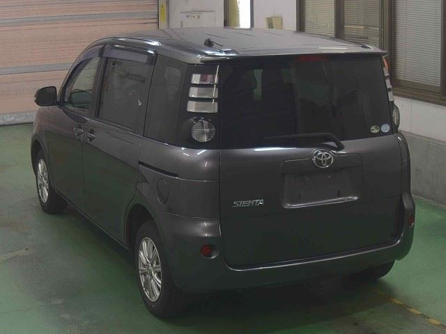 TOYOTA SIENTA 2010