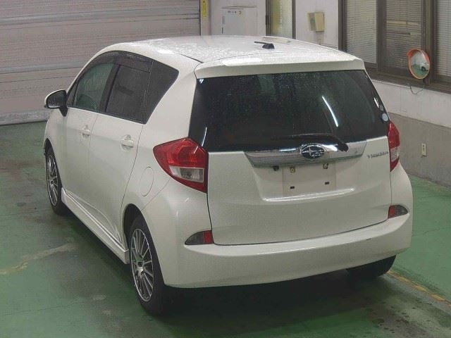 SUBARU TREZIA 2010
