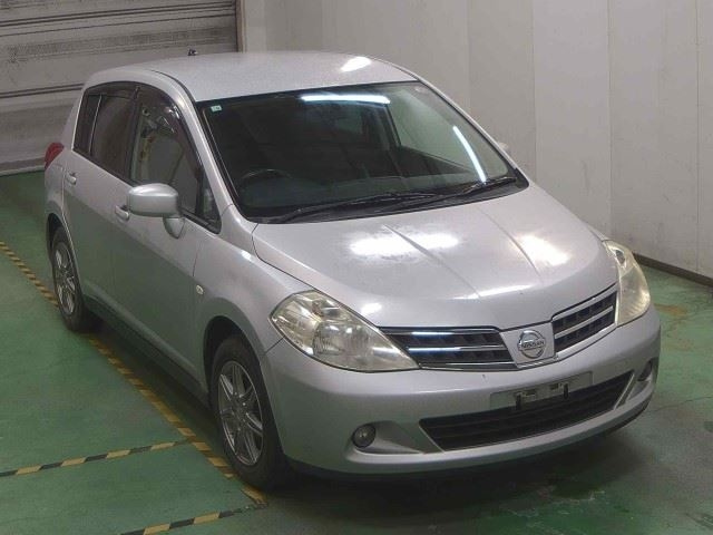 NISSAN TIIDA 2010