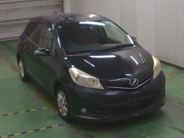 TOYOTA VITZ 2011