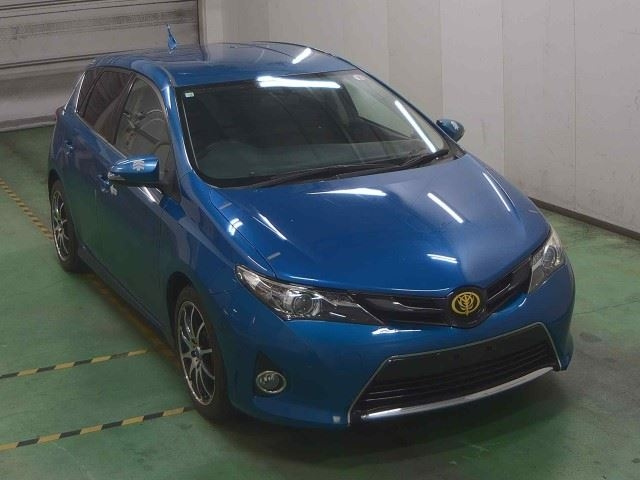 TOYOTA AURIS 2012