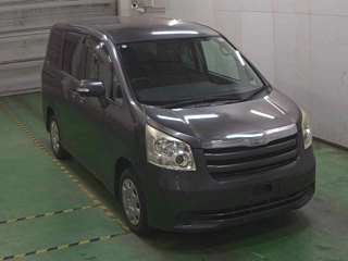 TOYOTA NOAH 2008