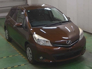 TOYOTA VITZ 2011