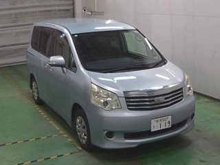 TOYOTA NOAH 2012