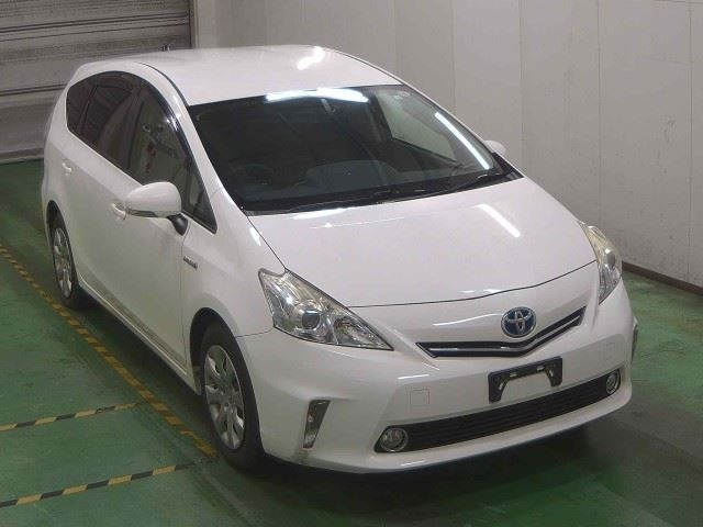 TOYOTA PRIUS ALPHA 2014