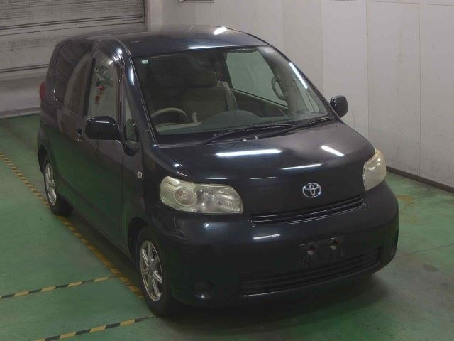 TOYOTA PORTE 2011