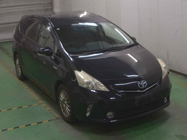 TOYOTA PRIUS ALPHA 2013