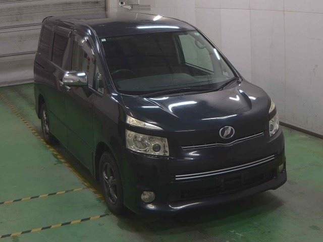 TOYOTA VOXY 2009