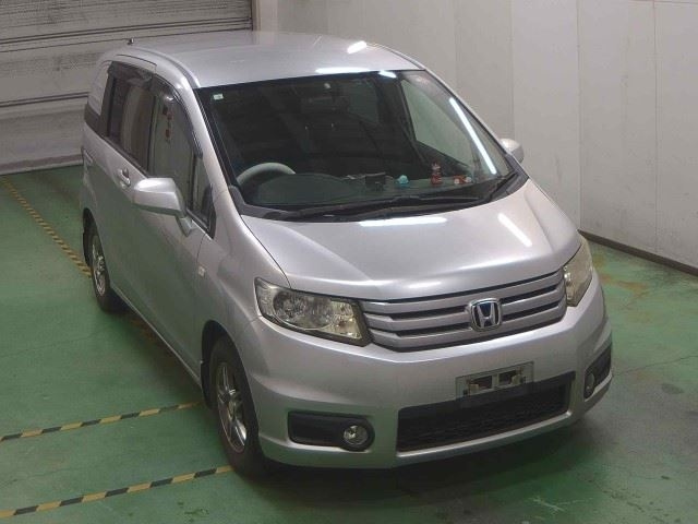 HONDA FREED 2010