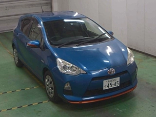 TOYOTA AQUA 2015