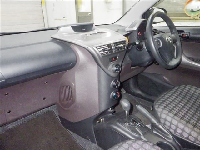 TOYOTA IQ 2010
