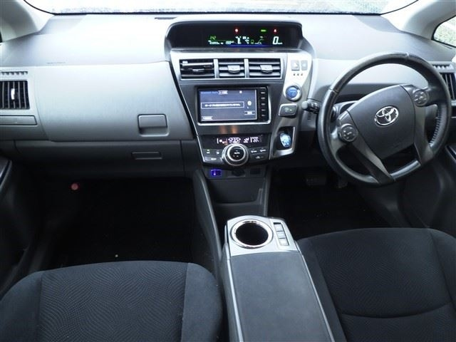 TOYOTA PRIUS ALPHA 2014