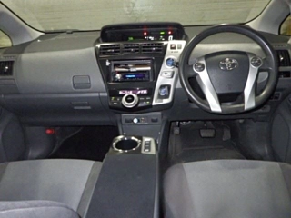 TOYOTA PRIUS ALPHA 2013