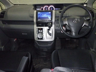 TOYOTA VOXY 2009