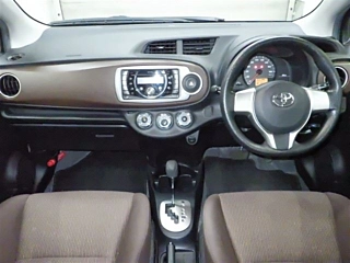 TOYOTA VITZ 2011
