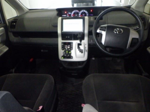 TOYOTA NOAH 2012