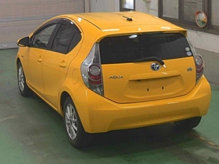 TOYOTA AQUA 2012