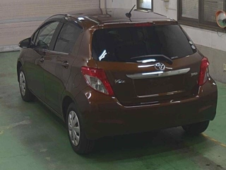 TOYOTA VITZ 2011