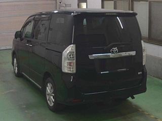 TOYOTA VOXY 2012