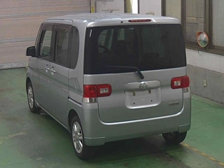DAIHATSU TANTO 2011