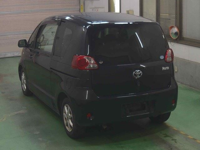 TOYOTA PORTE 2011