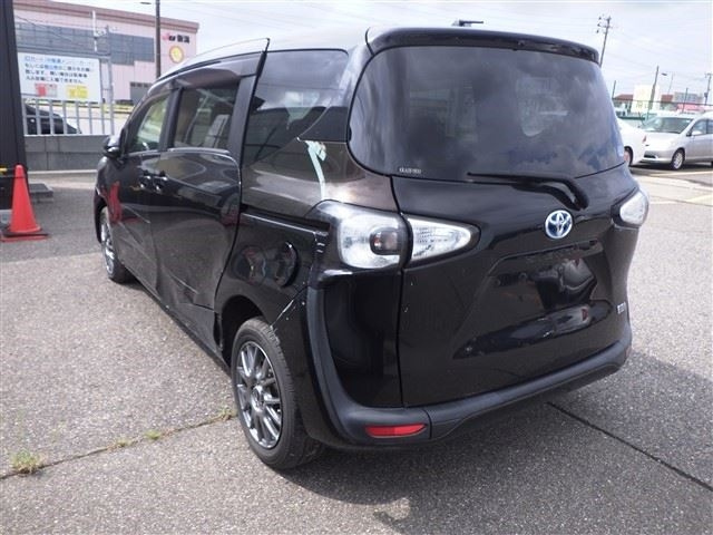 TOYOTA SIENTA 2016