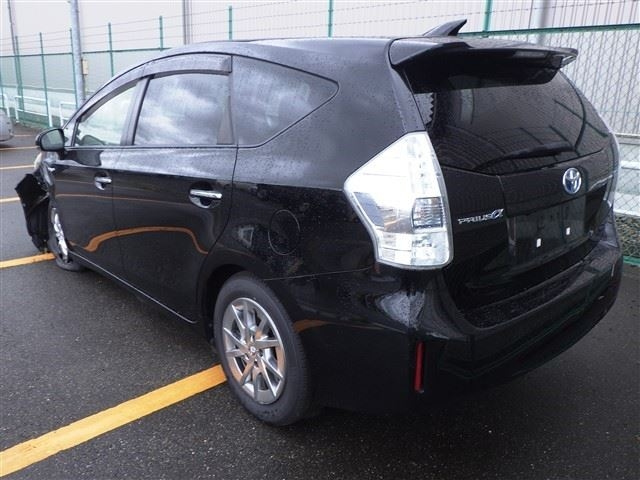 TOYOTA PRIUS ALPHA 2014