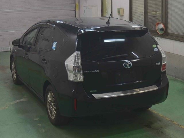 TOYOTA PRIUS ALPHA 2013