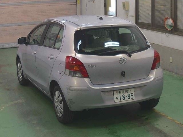 TOYOTA VITZ 2010