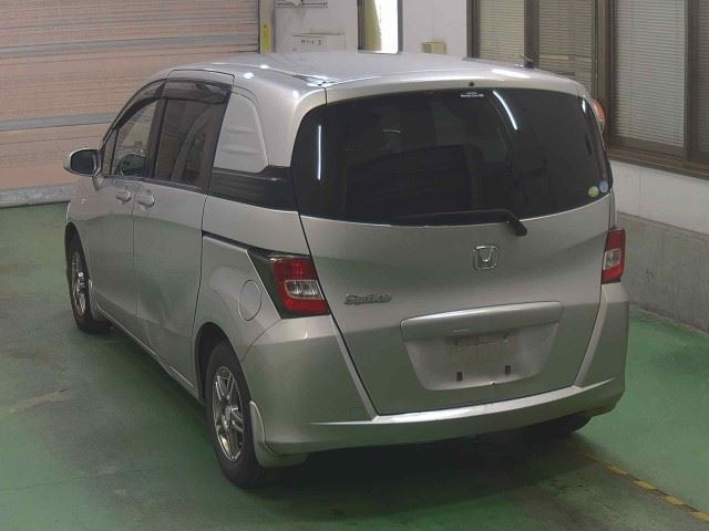 HONDA FREED 2010