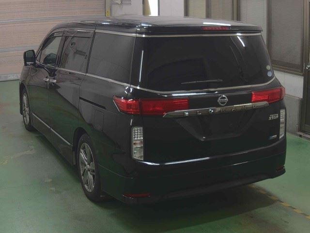 NISSAN ELGRAND 2010
