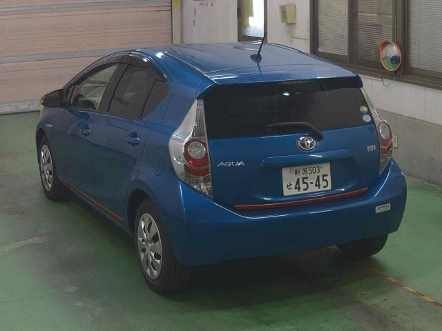 TOYOTA AQUA 2015
