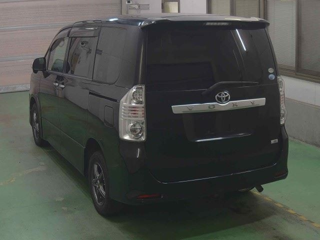 TOYOTA VOXY 2009