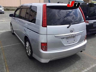 TOYOTA ISIS 2010